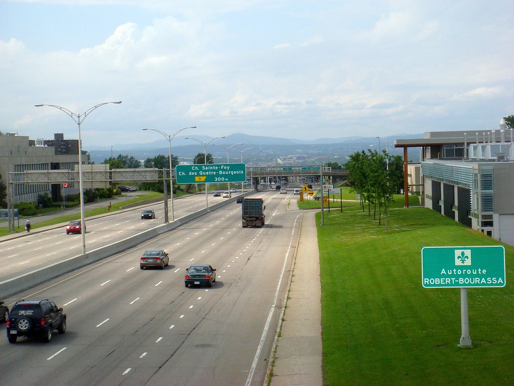 
        Image 1: An <i>autoroute</i> in Quebec. Source: Wikimedia Commons. Photo: Vintotal      