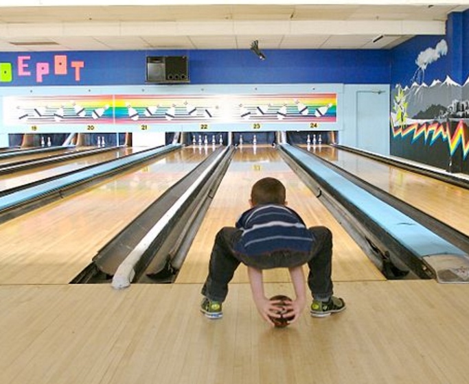 
        
        
        
        
        
                 Image 2: <i>Five-pin bowling</i> for children. Note that the ball is usually played with only one hand like a 10-pin bowling ball (Adapted from Wikimedia Commons. Photo: D. Norman)                                          