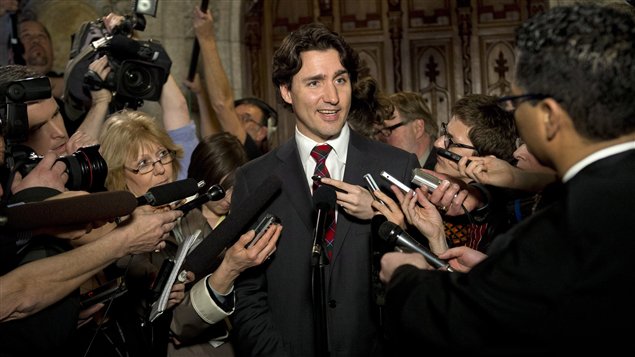 
        Image 1: A <i>scrum</i> with Justin Trudeau. Source: Radio Canada International. Photo: J. Tang      