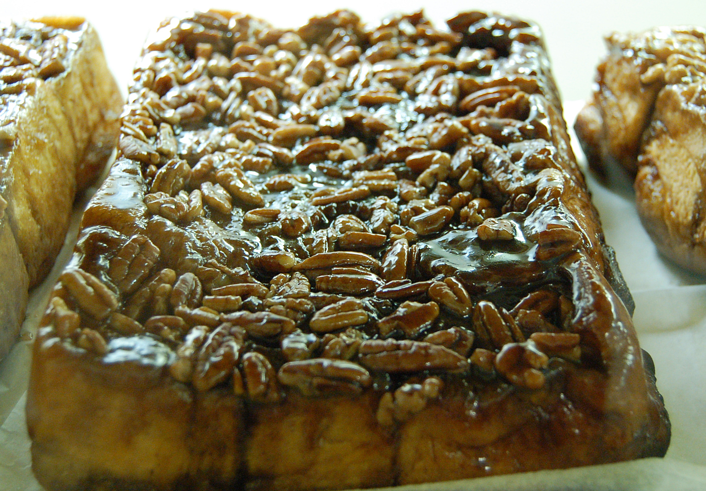 Image 1: A loaf of <i>sticky buns</i>. Source: Wikimedia Commons. Photo: D. Ramsey