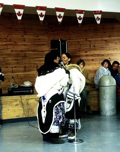 
        Image 1: <i>Throat singing</i> in 1995. Source: Wikimedia Commons. Photo: A. Walk      