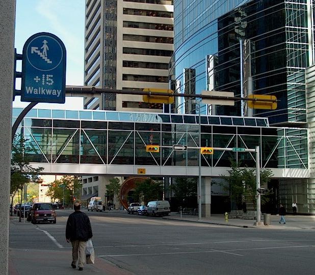 
        Image 1: <i>+15</i> walkway at the eastern side of the TransCanada Tower and Fifth Avenue Place. Source: Wikimedia Commons. Photo: Drhaggis      