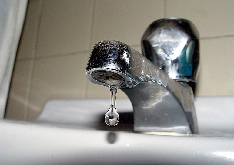 
        
        Image 1: A <i>tap</i> (faucet). Source: Wikimedia Commons. Photo: Á. González            