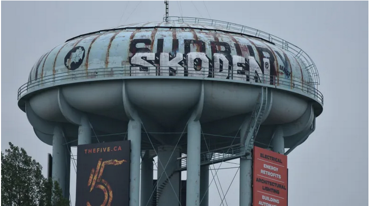 Image 1: 'Skoden' on Sudbury's Pearl Street water tower (Photo: Waubgeshig Rice/CBC)