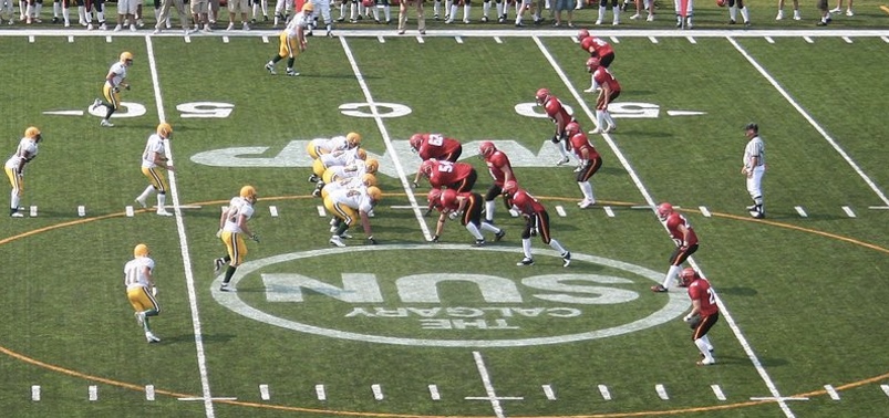                            Image 1: Canadian football game (University of Calgary vs. University of Alberta). Source: Wikimedia Commons. Photo: D'Arcy Norman 