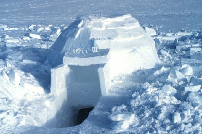 
        
        Image 2: An <i>igloo</i>. Source: Wikimedia Commons. Public domain photo   