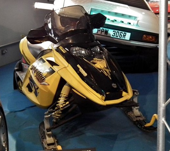 
        Image 2: <i>Ski-doo</i> from Bombardier. Source: Wikimedia Commons, adapted from a Photo by OSX II      